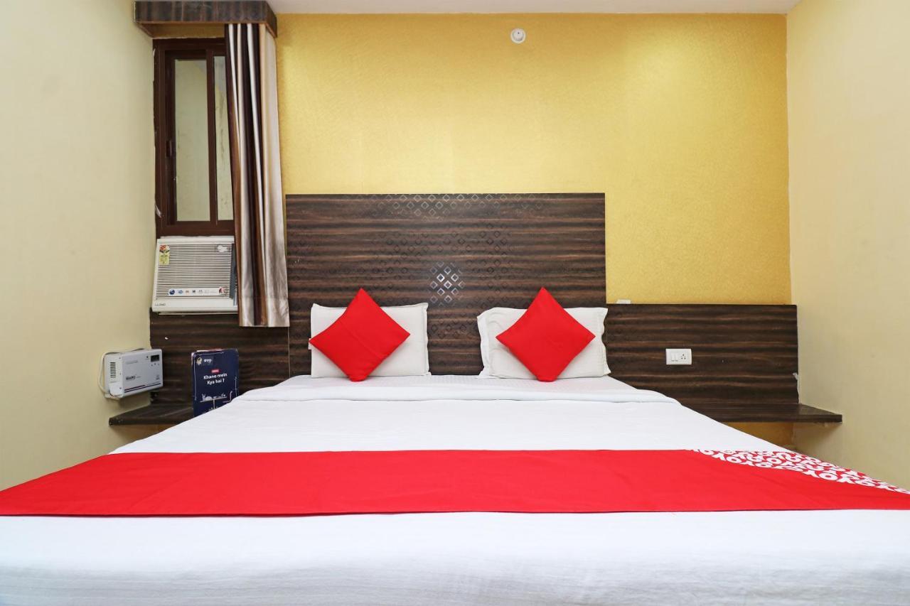 Oyo Flagship 8393 Park Avenue 3*