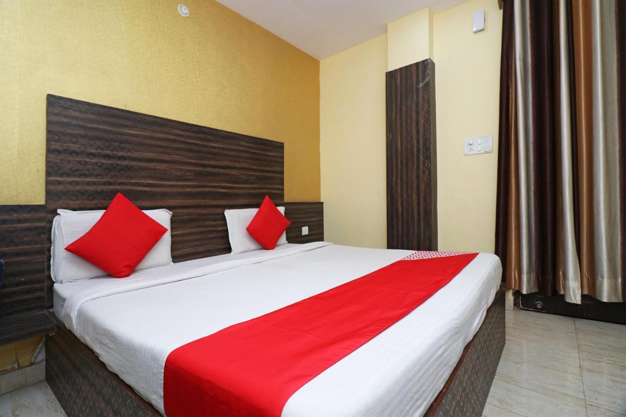 Hotel Oyo Flagship 8393 Park Avenue 3*