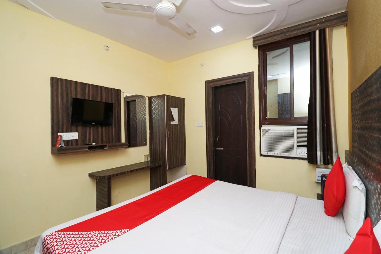 Oyo Flagship 8393 Park Avenue Hotel 3*