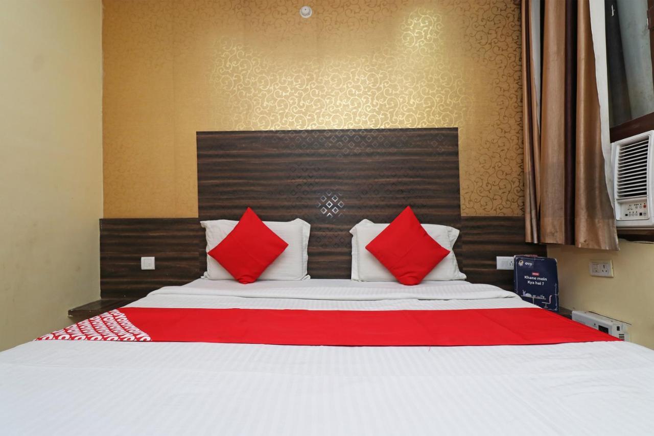 Hotel Oyo Flagship 8393 Park Avenue 3*